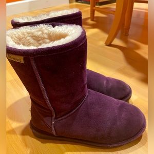 Purple size 8 Bearpaws. Used, very good condition.
